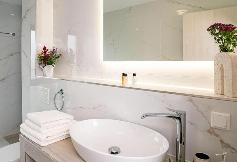 バルコニー付きスタンダードルーム, Dom Inn