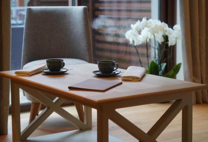 جناح ديلوكس, La Borie D Hélipse