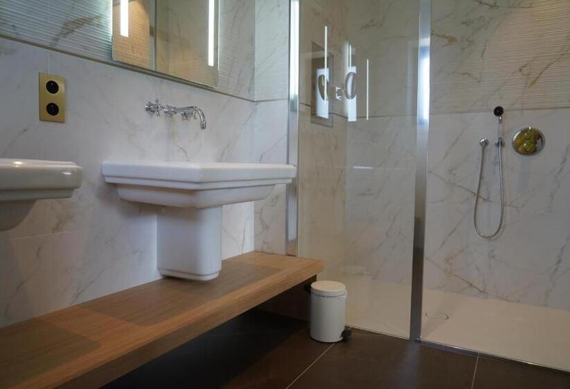 جناح ديلوكس, La Borie D Hélipse