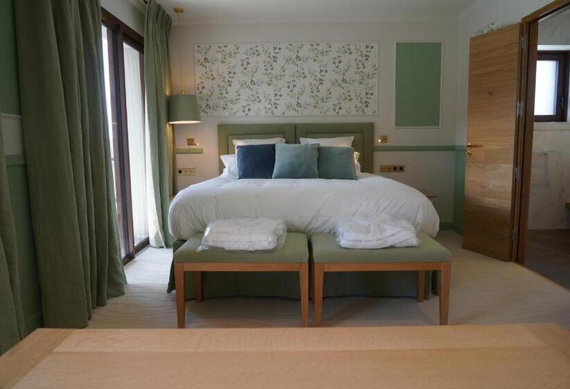 غرفة عائلية مطلّة علي الحديقة, La Borie D Hélipse