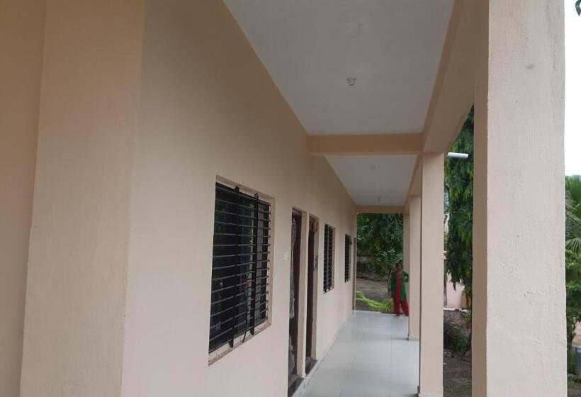 חדר משפחתי, Gurukurpa Bhakt Nivas