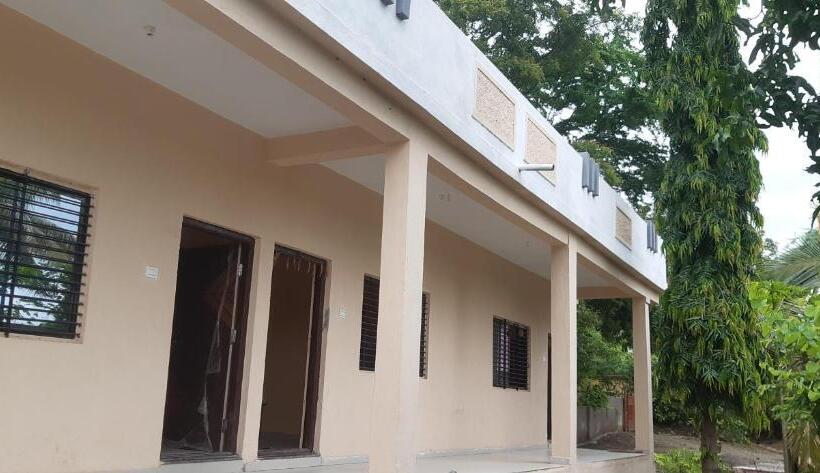 غرفة عائلية, Gurukurpa Bhakt Nivas