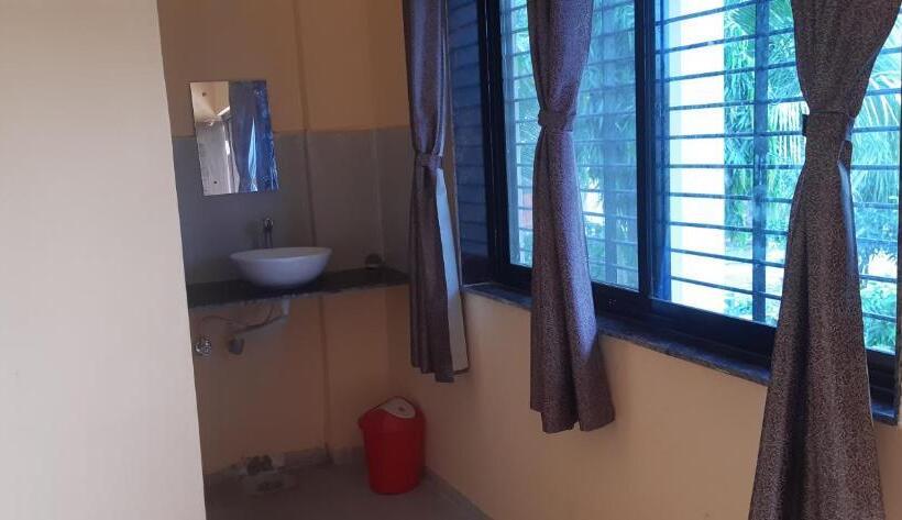 חדר משפחתי, Gurukurpa Bhakt Nivas