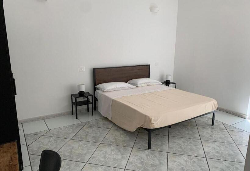 اتاق لوکس با بالکن, La Via Maestra