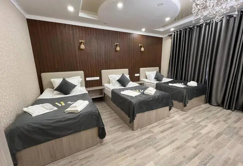 اتاق استاندارد سه نفره, Nur Guest House