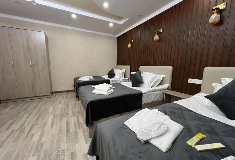 اتاق استاندارد سه نفره, Nur Guest House