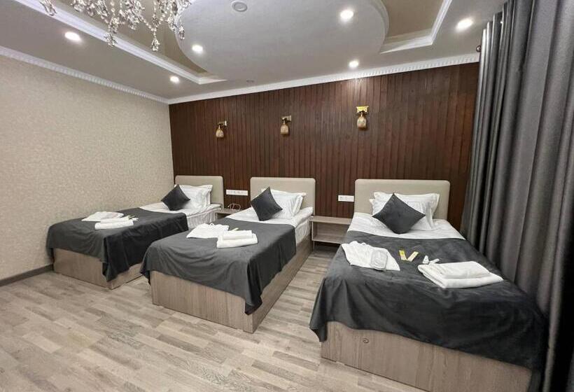 اتاق استاندارد سه نفره, Nur Guest House