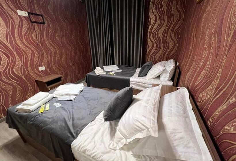 اتاق استاندارد چهار تخته, Nur Guest House