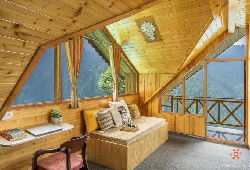 屋根裏部屋風スタンダードルーム, Zostel Shoja, Jibhi