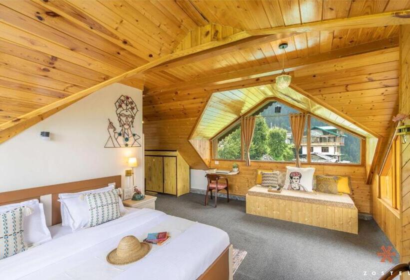 屋根裏部屋風スタンダードルーム, Zostel Shoja, Jibhi