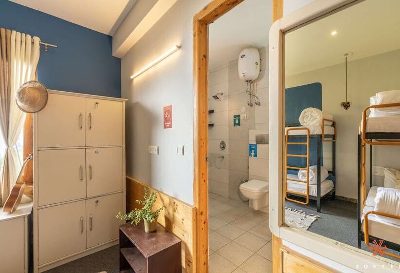 ルームシェアのワンベッド, Zostel Shoja, Jibhi