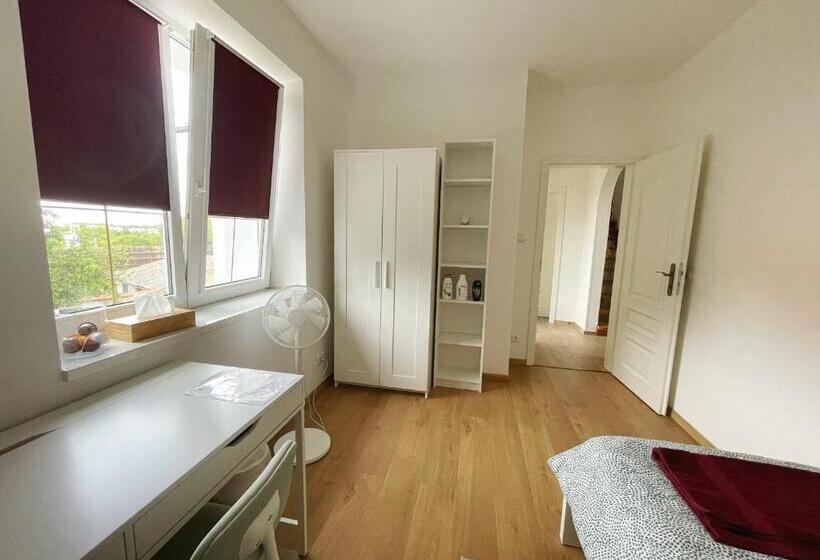 اتاق استاندارد یک نفره, Biomade