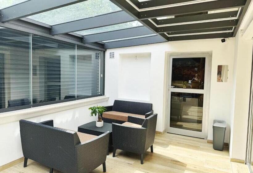 اتاق استاندارد یک نفره, Biomade