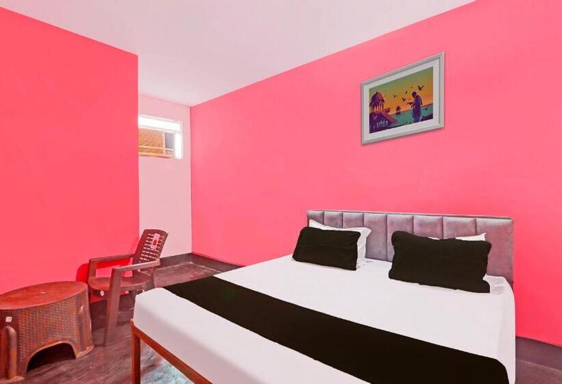 اتاق کلاسیک سه تخته, Oyo Flamingo Inn