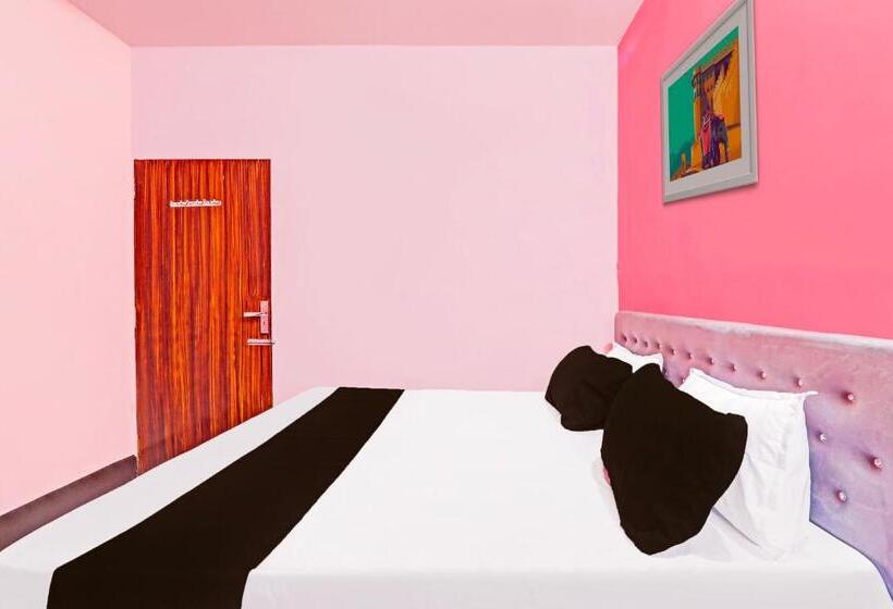 اتاق کلاسیک سه تخته, Oyo Flamingo Inn