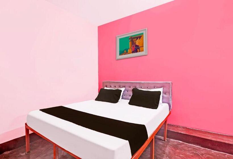 اتاق کلاسیک سه تخته, Oyo Flamingo Inn