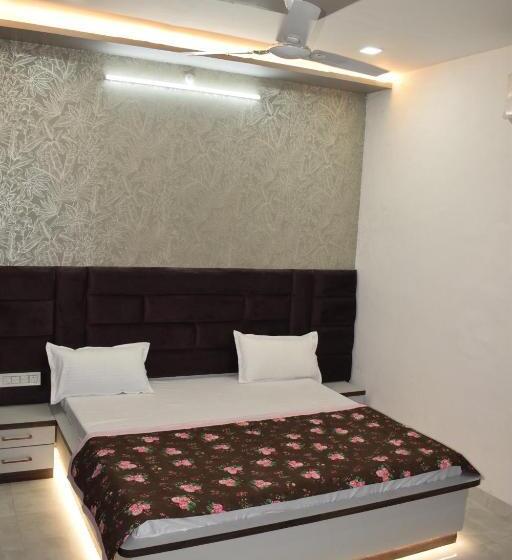 キングサイズベッドのスーペリアルーム, Brij Maya Dham