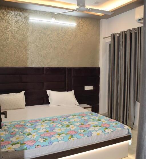 キングサイズベッドのスーペリアルーム, Brij Maya Dham