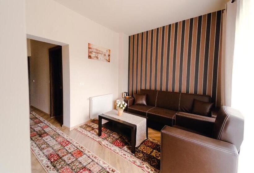 סוויטה עם טרסה, Casa Pia