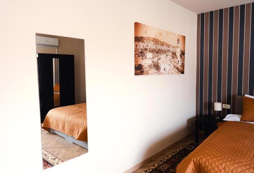 جناح مطل على المدينة, Casa Pia