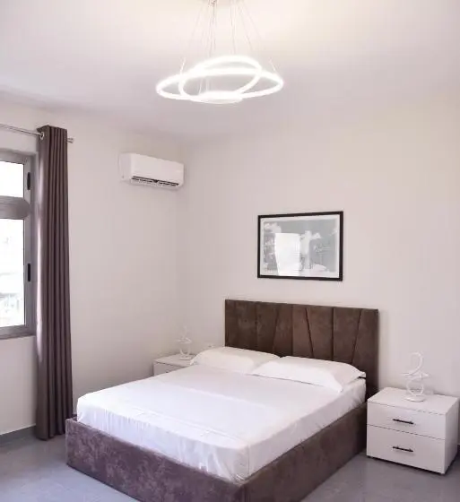 Quarto Triplo Standard com Balcão, City Center