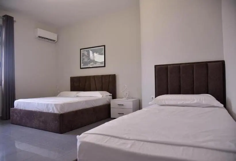 Quarto Triplo Standard com Balcão, City Center