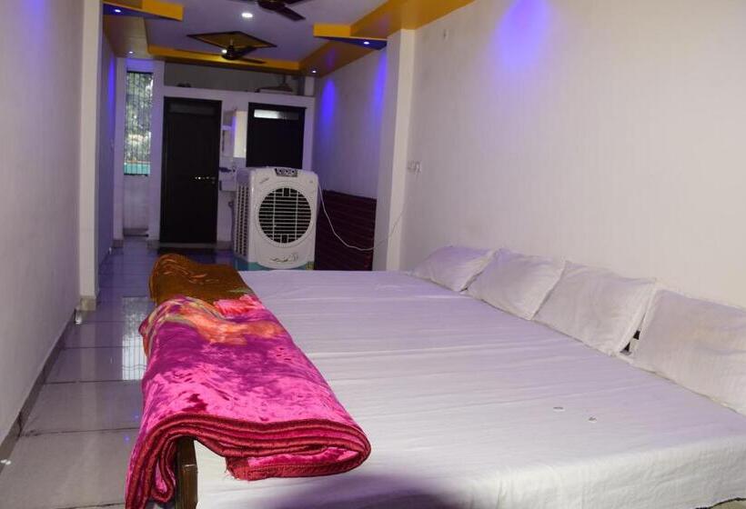 Семейный Номер, Gurudham Guest House