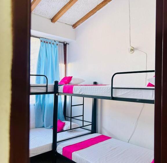 חדר סטנדרט לארבעה, Casa Hotelgitanos