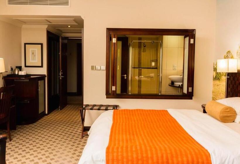 اتاق استاندارد با تخت بزرگ, Phakalane Golf Estate Hotel & Convention Centre