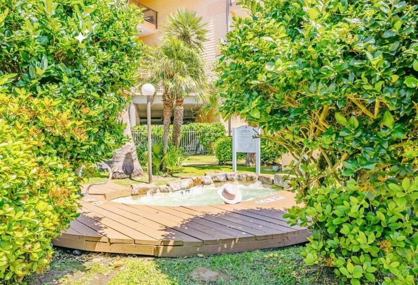 Havuz Manzaralı 1 Yatak Odalı Daire, Poolside Paradise