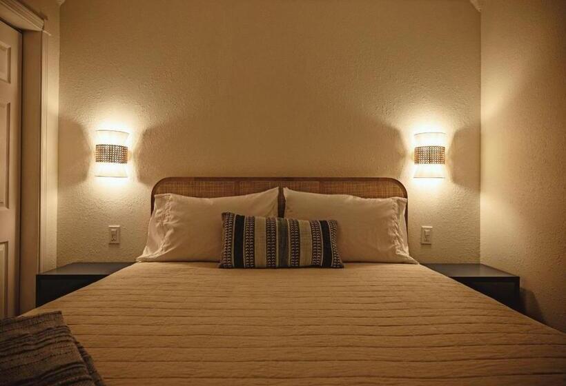 Havuz Manzaralı 1 Yatak Odalı Daire, Poolside Paradise