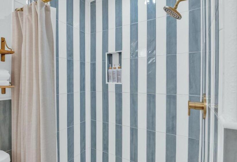 Havuz Manzaralı 1 Yatak Odalı Daire, Poolside Paradise