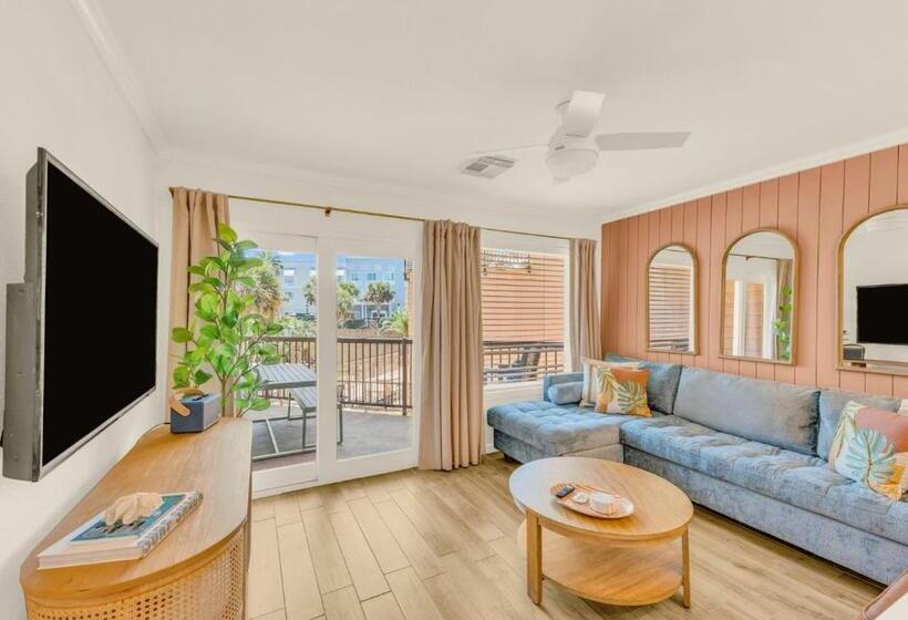 Havuz Manzaralı 1 Yatak Odalı Daire, Poolside Paradise