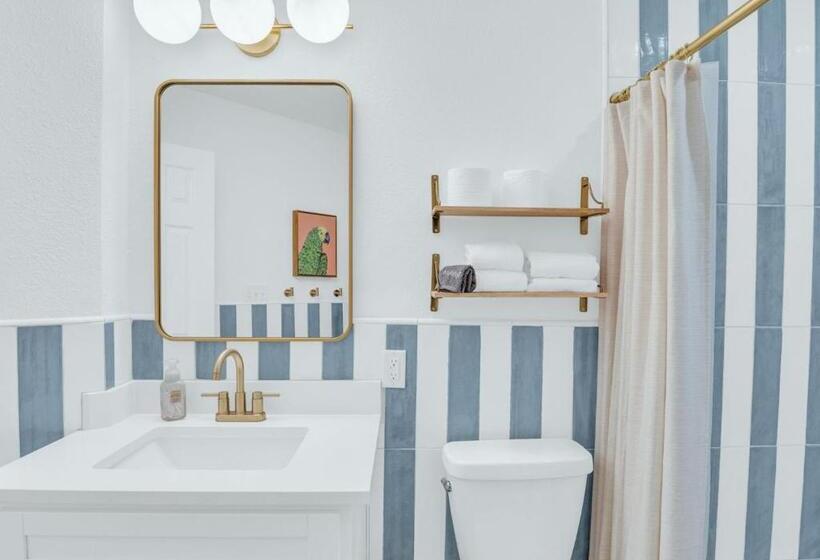 Havuz Manzaralı 1 Yatak Odalı Daire, Poolside Paradise