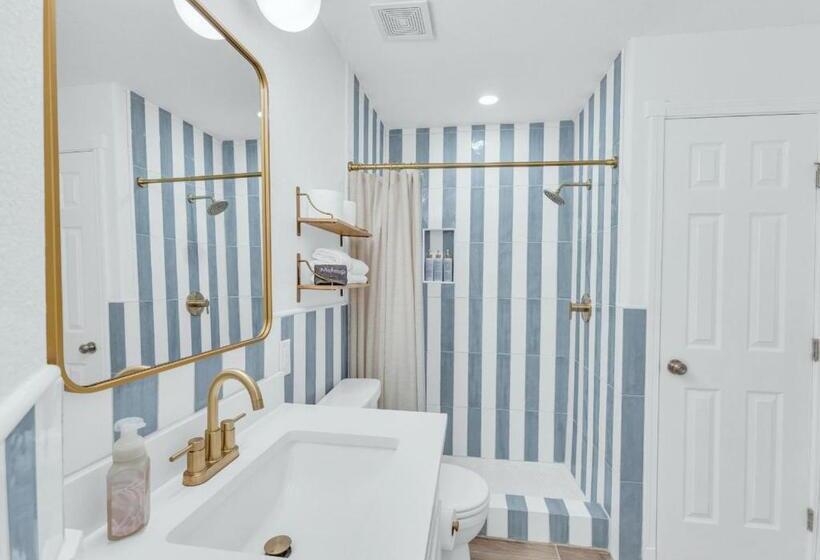 Havuz Manzaralı 1 Yatak Odalı Daire, Poolside Paradise