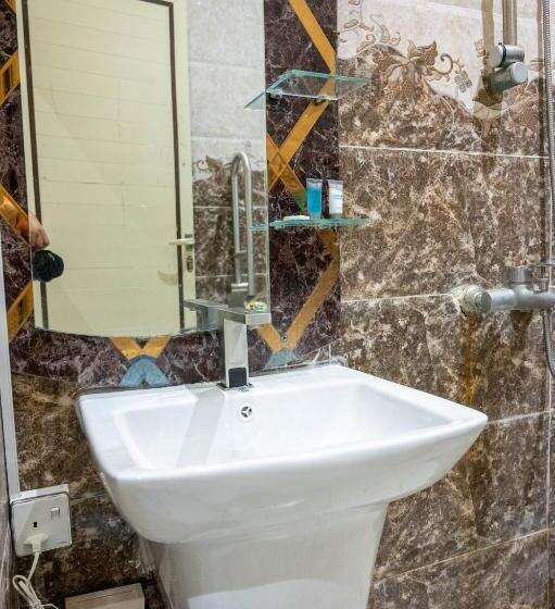 شقة غرفة واحدة, رؤى للشقق المخدومة