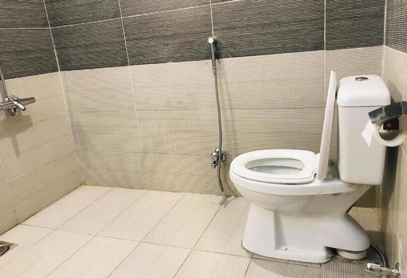 اتاق خانوادگی با چشمانداز کوه, Harriot Skardu