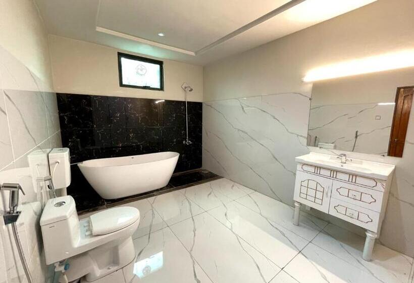 اتاق سوپریور با تخت بزرگ, Harriot Skardu