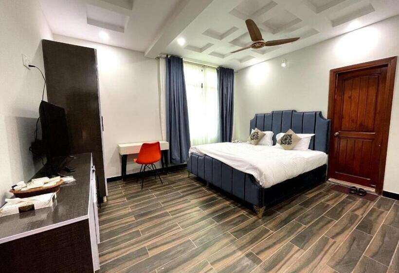 اتاق لوکس, Harriot Skardu