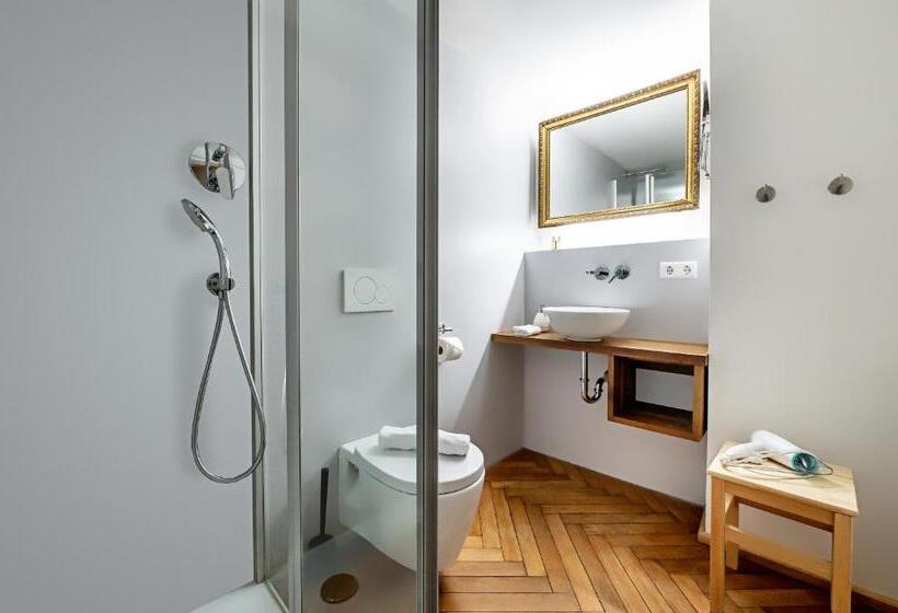 غرفة قياسية ثلاثية, Josis Klause Café Pension