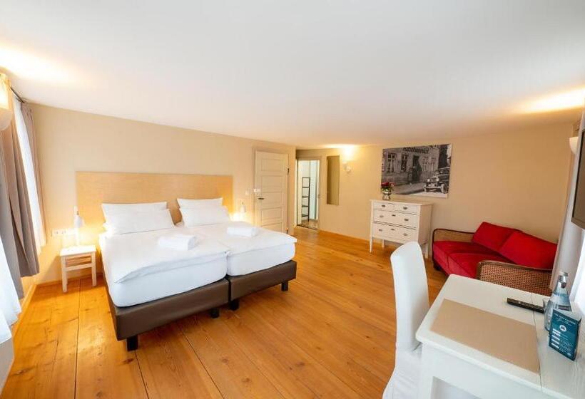 غرفة قياسية ثلاثية, Josis Klause Café Pension