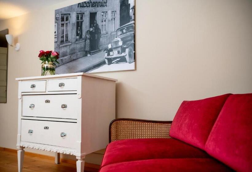 غرفة قياسية ثلاثية, Josis Klause Café Pension