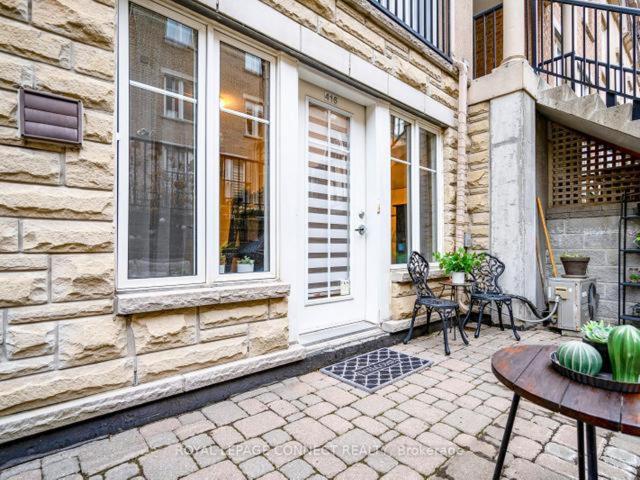 דירה בת חדר שינה 1 עם מרפסת, Liberty Village Townhouse