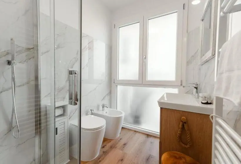 اتاق استاندارد با تخت بزرگ, Global Central Suites