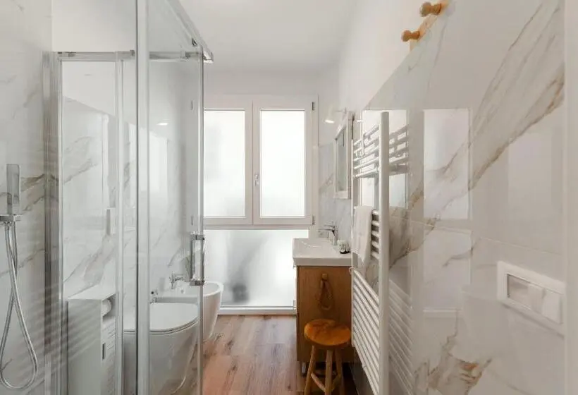 اتاق استاندارد با تخت بزرگ, Global Central Suites