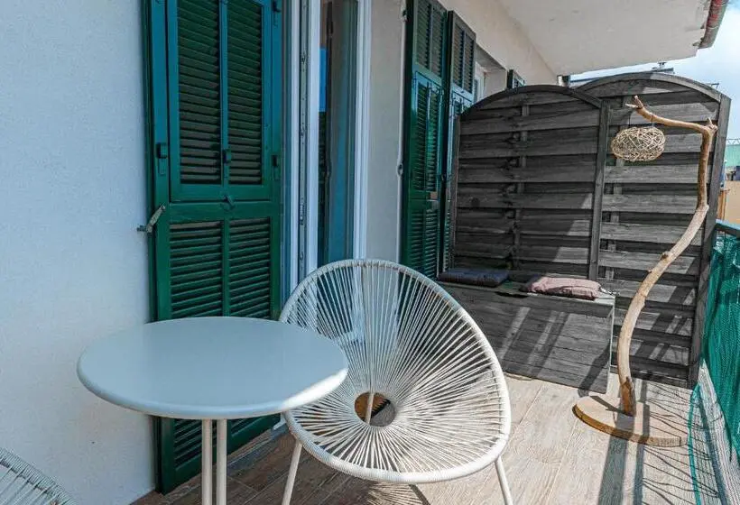 اتاق استاندارد با بالکن, Global Central Suites