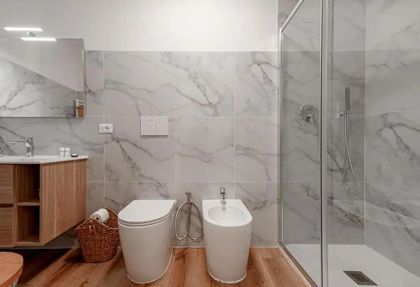 اتاق استاندارد با بالکن, Global Central Suites