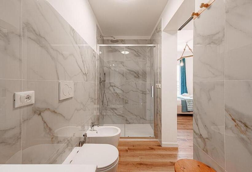 Номер Стандарт с Балконом, Global Central Suites