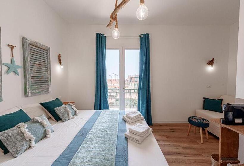 Номер Стандарт с Балконом, Global Central Suites