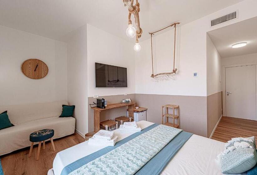 Номер Стандарт с Балконом, Global Central Suites